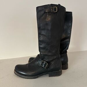 Frye engineer boots. (Veronica?) Black. 13” shaft. Good condition. Pull on.